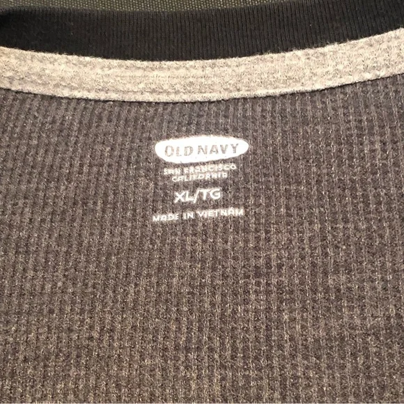 Old Navy men’s shirt - Picture 2 of 5